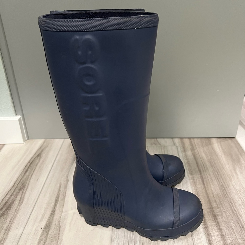 Sorel wedge rain boots. 8